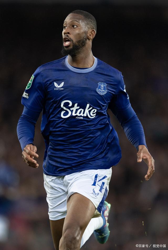 包含阿斯顿维拉迎战埃弗顿：全力以赴，冲击客队三分的词条